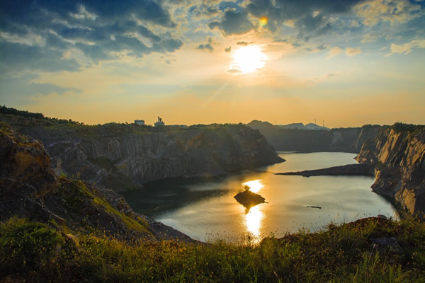 �������Y