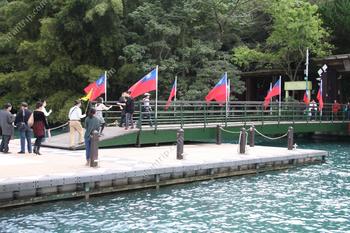 �������Y