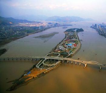 �������Y