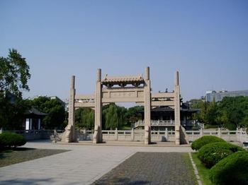 �������Y